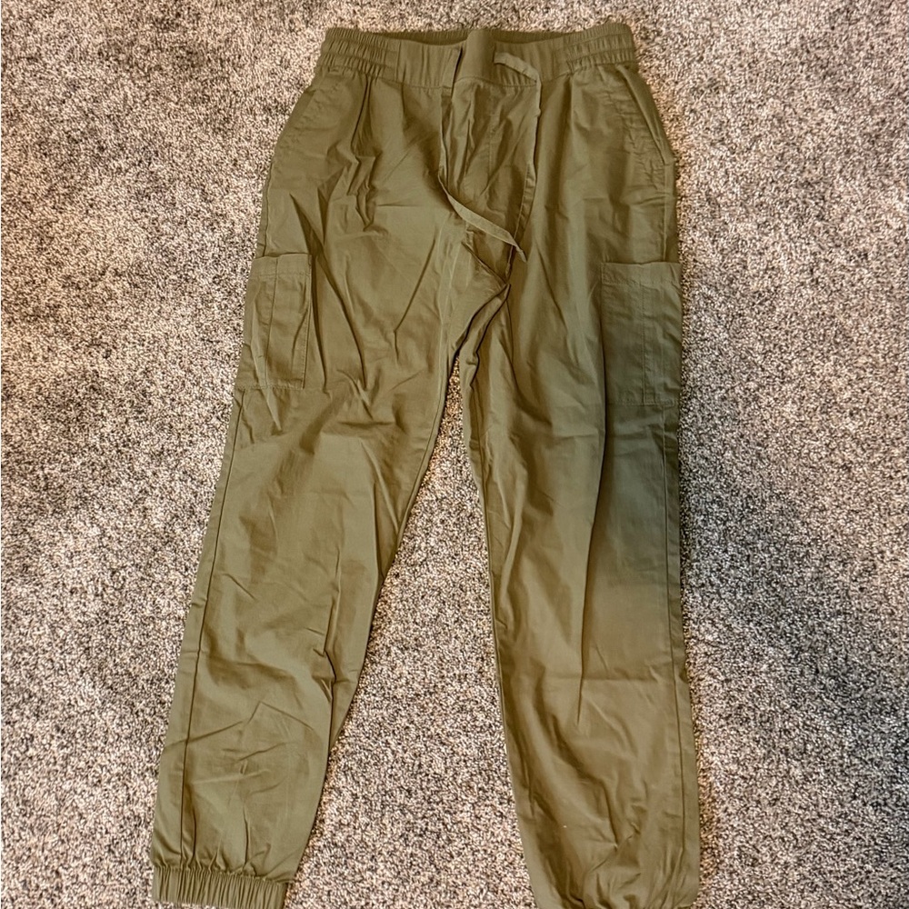 NWOT - Old Navy Women’s Chic Olive Green Joggers